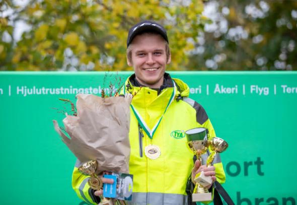 Med ett stort lugn tog Daniel Kvist från Linghem segern i SM för lastbilsförare.